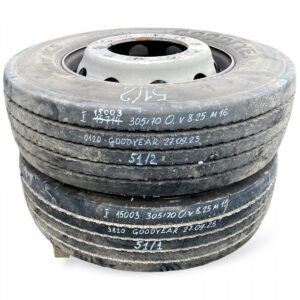Készlet 2 db goodyear kerék 305/70r22. 5 8. 25 m15/m16 volvo