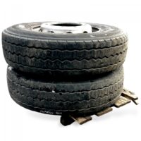 Készlet 2 Volvo kerék 295/80R22.5 225×825-15