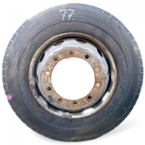 Volvo 275/70r22. 5 goodyear ultra grip wts 77 kerék