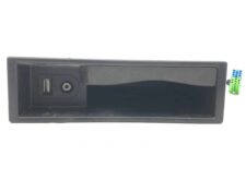 Műszerfal fiók USB és AUX porttal Volvohoz