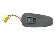 Jobb oldali elektromos ablakkapcsoló Iveco-hoz, kód 504348970