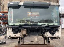 Használt Scania CG16 kabin, repedt szélvédővel, alsó külső elemek nélkül