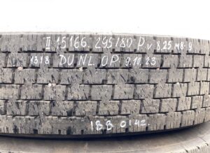 Volvo kerék 295/80r22. 5 22. 5×8. 25 m8. 9 dunlop 1318