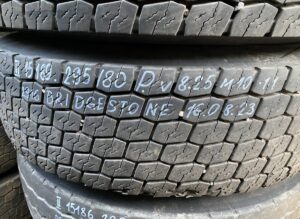 Scania kerék 295/80r22. 5 bridgestone ne 16. 08. 23