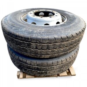 Készlet 2 solaris 295/80r22. 5 kerék 225×825-15 felnivel