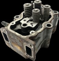 Scania dízelmotor hengerfej, kompatibilis több modellel (kódok: 1846123, 1909203, 1750995, 2062690, 2037442, 2037441, 2057412, 2081239, 2609859, 570997, 570123, 574374)