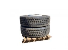 Készlet 2 kerék 275/70R22.5 – 225×8.25 Volvo-hoz