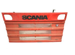 Piros scania első rács fekete logóval és oldalsó emblémával