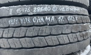Volvo kerék 295/80r22. 5 yokohama 1421