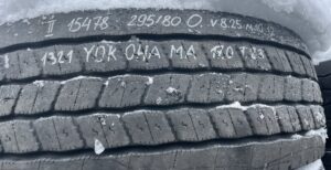Volvo kerék 295/80 r22. 5 v8. 25