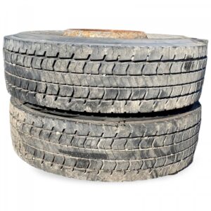 Gumiabroncs szett 2 db volvo 315/80r22. 5