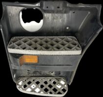 Bal oldali lépcsőlap szerelvény Scania (Kódok: 1854227, 1535052, 1498179, 1805447, 1535048, 1779113)
