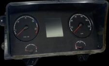 Scania műszerfal fordulatszámmérővel, sebességmérővel, üzemanyagszint- és motortemperatúra-jelzővel