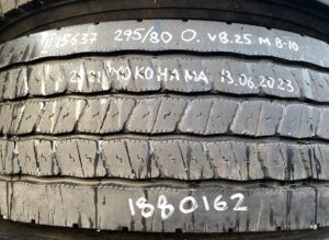 Volvo kerék 295/80r22. 5 yokohama 13. 06. 2023