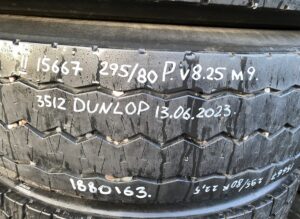Volvo kerék 295/80r22. 5 dunlop 13. 06. 2023