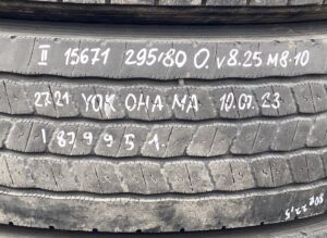 Volvo kerék 295/80 r22. 5 8. 25 m8-10 yokohama 10. 07. 23