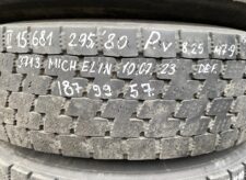 Scania kerék 295/80 R22.5 8.25 MT9