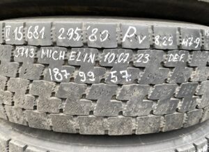 Scania kerék 295/80 r22. 5 8. 25 mt9