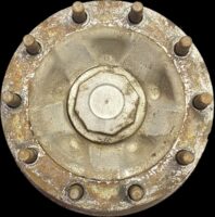 Jobb első féktárcsás kerékagy Volvohoz – Kódok: 21116584, 20428193, 85103803, 21575071, 21116389, 21116569, 7421116569