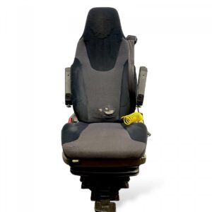 Scania vezetőülés, fekete huzattal és állítható karfákkal, használt