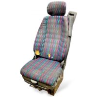 Irisbus vezetőülés színes kárpittal, látható kopással