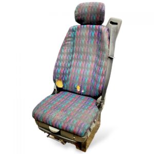 Irisbus vezetőülés színes kárpittal, látható kopással