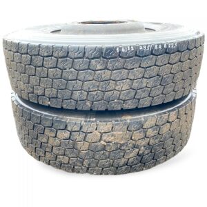 Gumiabroncs szett 2 db scania 295/80r22. 5 225×825 17