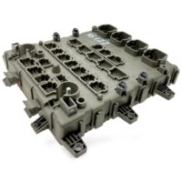 Biztosítéktábla Volvohoz – OEM kódok: 7421045777, 5010590677, 7421079590, 7421169993, 7421899301, 21899301, 21169993, 21079590, 21045777, 20710729