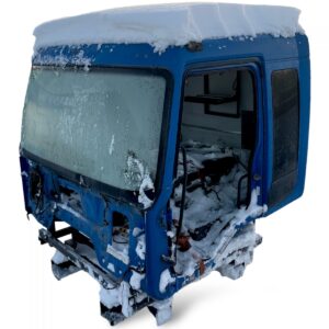 Volvo fülkeburkolat teherautóhoz, hóval a tetőn