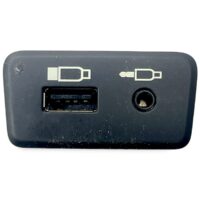 USB és AUX csatlakozós panel Scania gépekhez