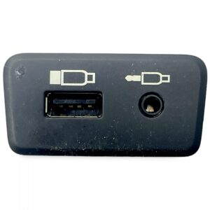 Usb és aux csatlakozós panel scania gépekhez