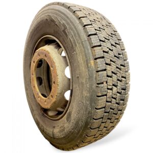Mercedes kerék 315/70r22. 5 225×90-23
