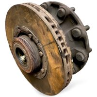 Kerékagy bal hátsó tárcsafékkel Volvo-hoz (Kódok: 85107750, 85111448, 85111791, 85114470, 21116582, 21116569, 85110495, 20515097, 85103804)