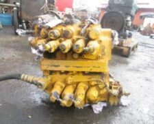 Komatsu PC220 hidraulikus elosztó