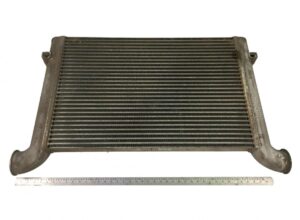 Intercooler scania dc091871265 tekeredett csövek, fém rács kamionhoz