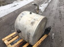 Volvo teherautó üzemanyagtartály 21516442 – használt
