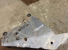 5010228918 – Renault jobb első fülketartó