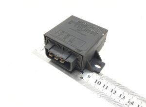 Bosch 0 335 320 019 ablaktörlő relé mercedeshez