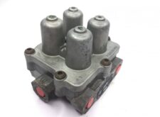 Négyszelepes védőszelep Scania – OEM kódok: 1381883, 1431049, 1337904, 1356635, 1505406, 1505399