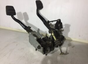 Kuplung- és fékpedál panellel scania – kódok: 1428690, 1428665, 1726423, 1428667, 1483865, 2388629, 1435680, 1731241, 1548492