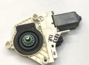 Jobb oldali ablakemelő motor volvo 82907373 925473102-11