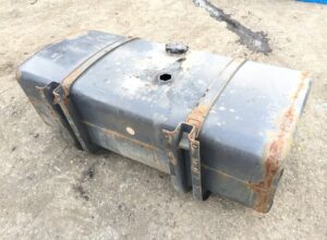 Üzemanyagtartály volvo fl/fe 310l 45x61x133 cm