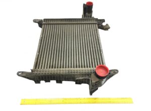 Intercooler man teherautóhoz 81061300228 – radiátormodell piros sapkával