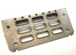 Perforált fémlemez lépcsőhöz – felső beszálló egység bal felső – volvo 1063726