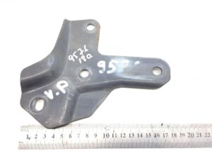 Radiátor tartó scania 1355969-13 – szürke fém, 3 szerelőfurat