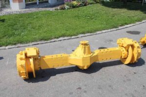 Használt sárga tengely hanomag 44c-hez bontott alkatrészből