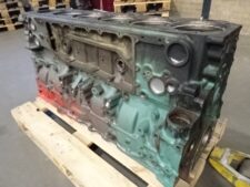 Volvo D16E meztelen motorblokk