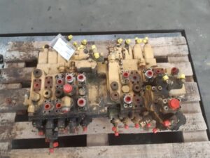 Hidraulikus elosztó caterpillar 320 kotrógéphez