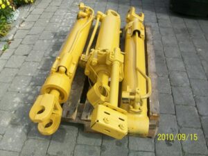 Caterpillar 936f homlokrakodó hidraulikus munkahengerek – bontott alkatrészek