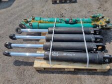 Hidraulikus henger Caterpillar 325C kotrógéphez – használt